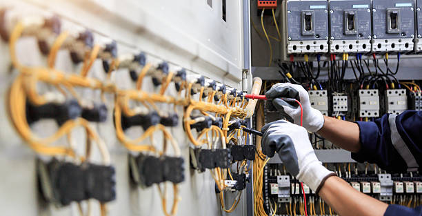 Professional Electrician technician working in Felton, CA
